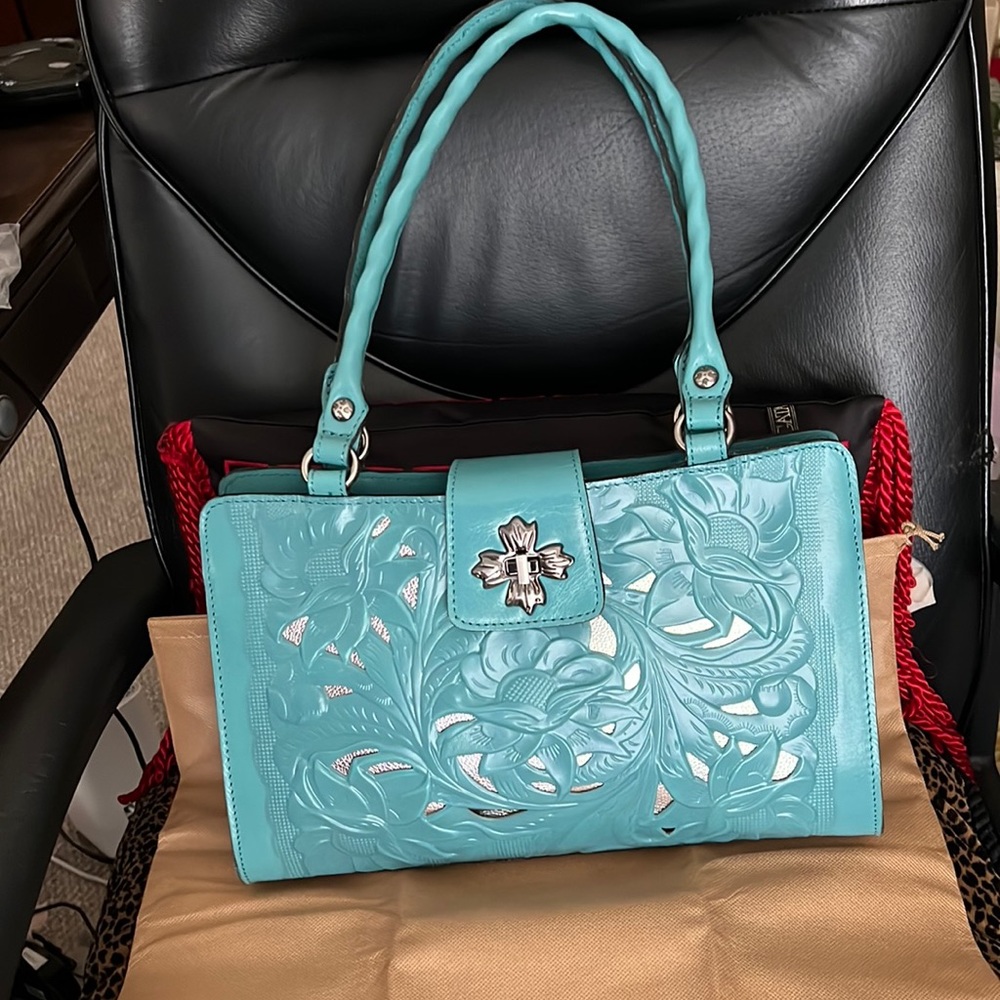 Very pretty Vintage Veg cut out turquoise bag, by Patricia Nash.